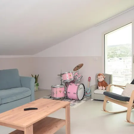 Amazing In With Kitchenette