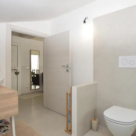 Amazing In With Kitchenette *