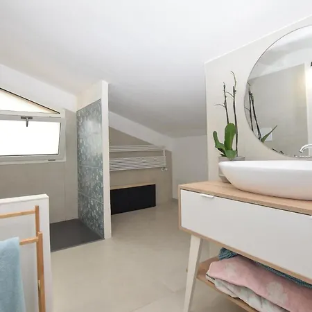 Holiday home Amazing In With Kitchenette Giarratana